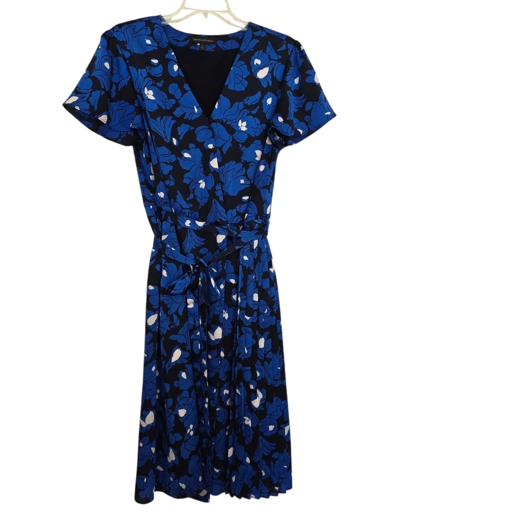 Banana Republic Blue and Black Floral Wrap Short Sleeve Midi Dress
